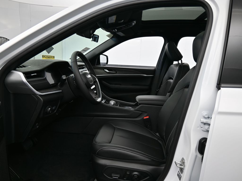 2025 Jeep Grand Cherokee Limited's photo