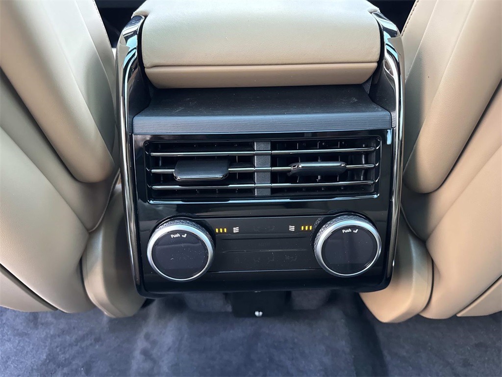 2025 Land Rover Range Rover Sport SE photo 17