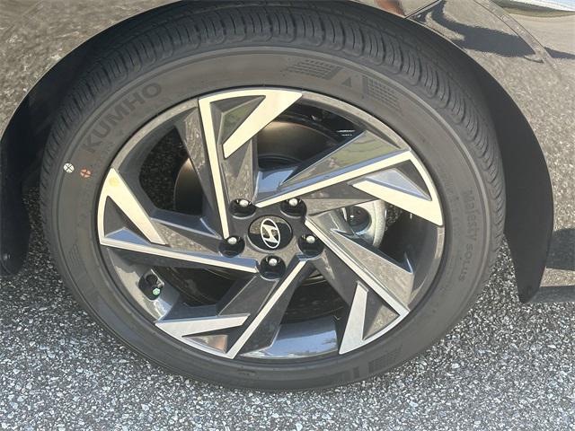 2025 Hyundai Elantra SEL Sport photo 12