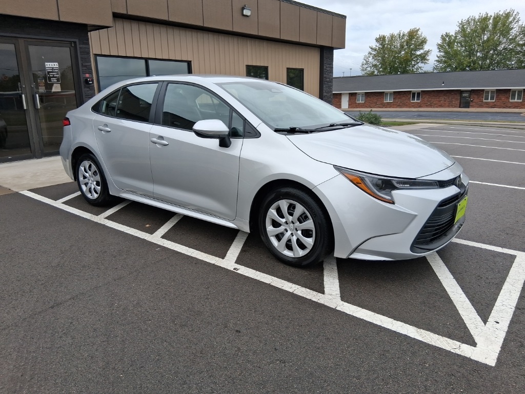 2024 Toyota Corolla LE photo 4