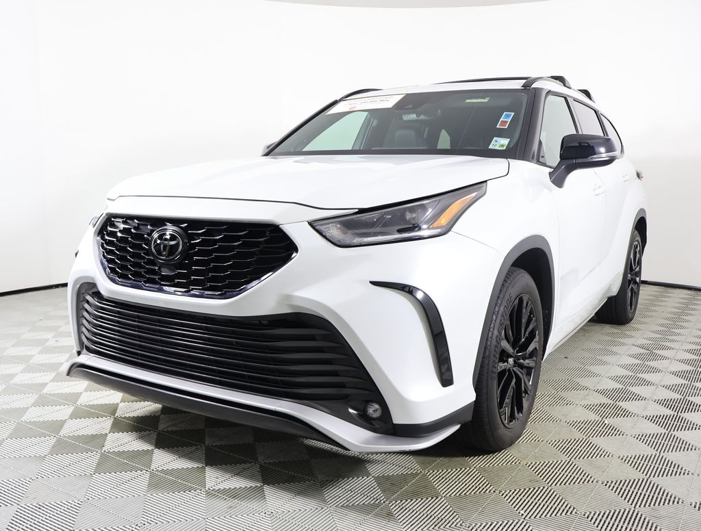 2024 Toyota Highlander XSE photo 2
