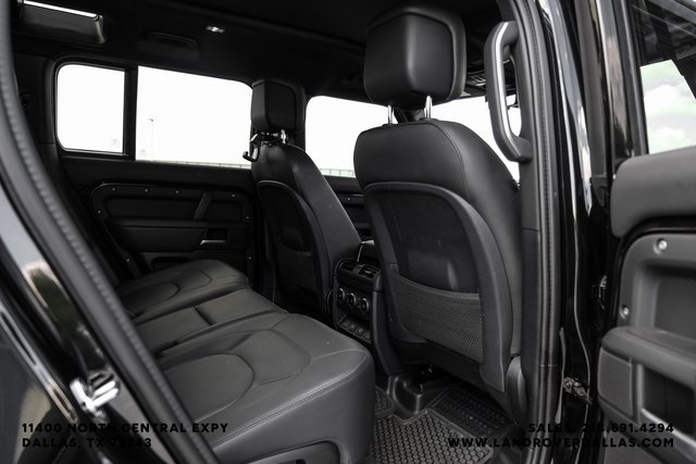 2025 Land Rover Defender 110 X-Dynamic SE photo 32