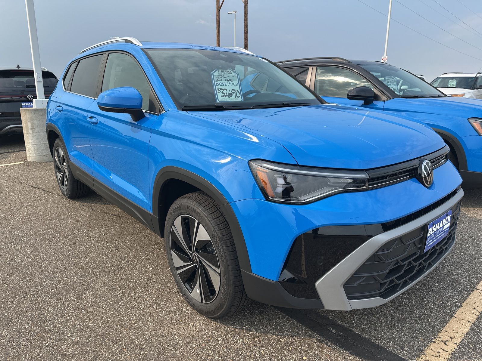 2025 Volkswagen Taos SE photo 3
