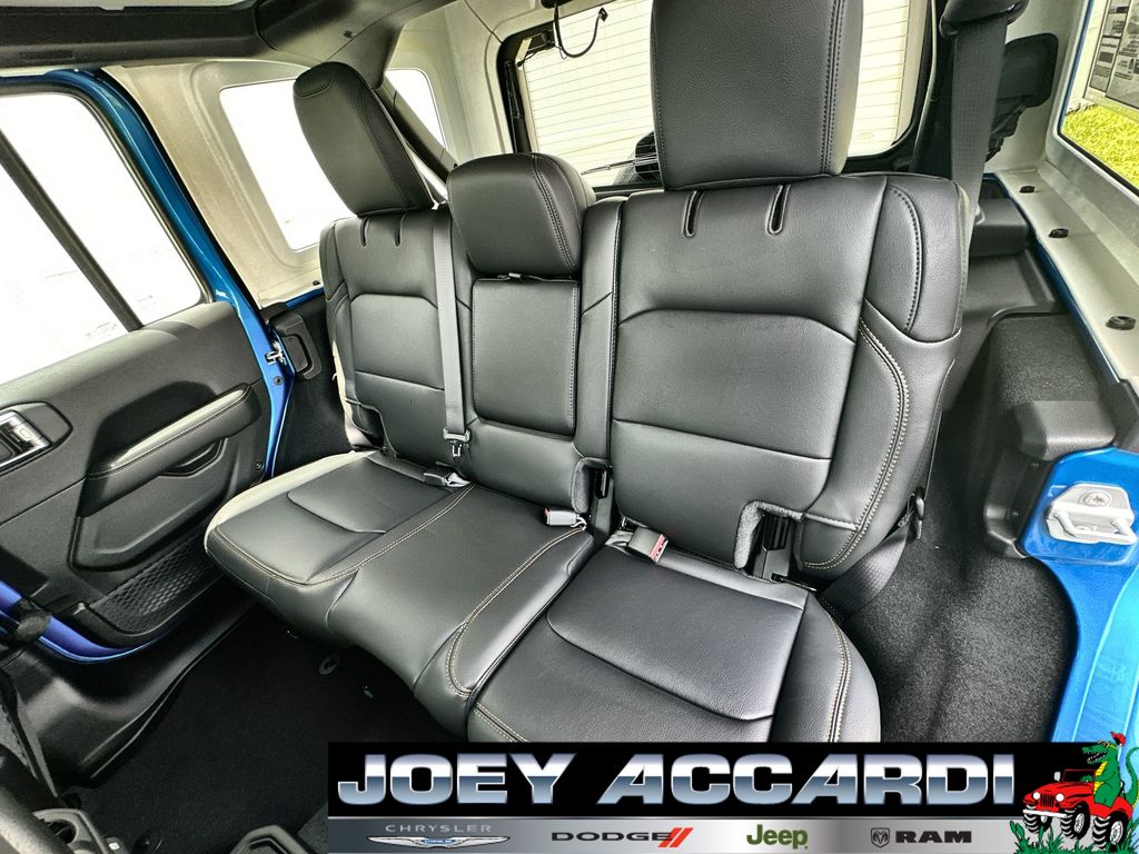 2025 Jeep Wrangler Sahara photo 22