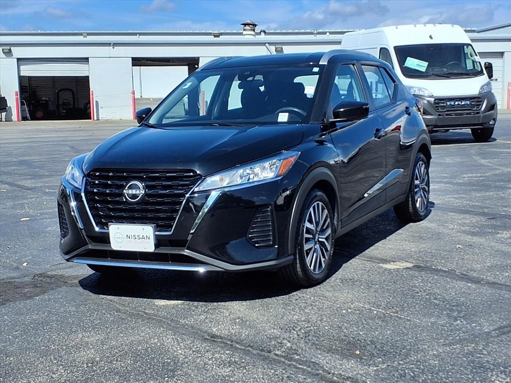 2022 Nissan Kicks SV photo 2