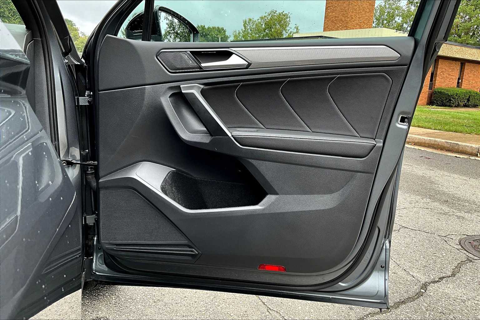2024 Volkswagen Tiguan SE R-Line Black photo 19