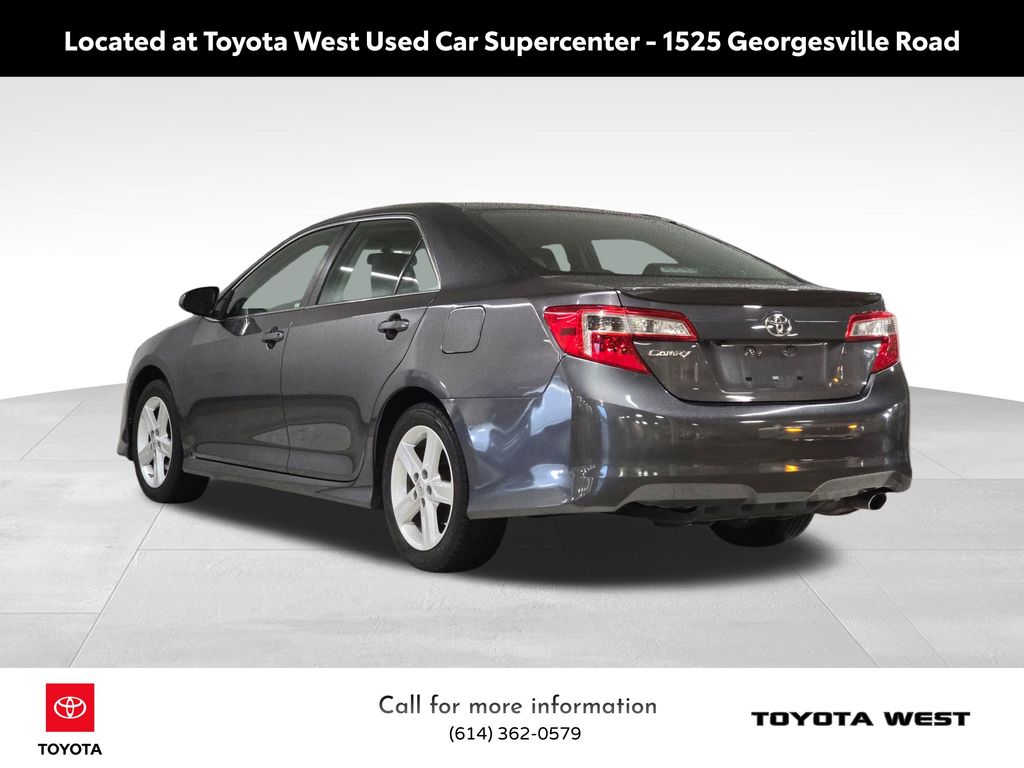 2014 Toyota Camry SE photo 5