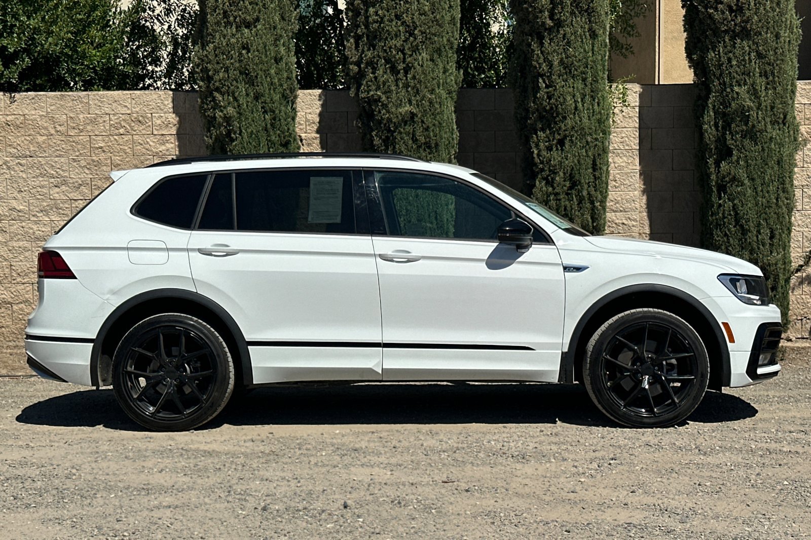 2021 Volkswagen Tiguan Sport photo 3