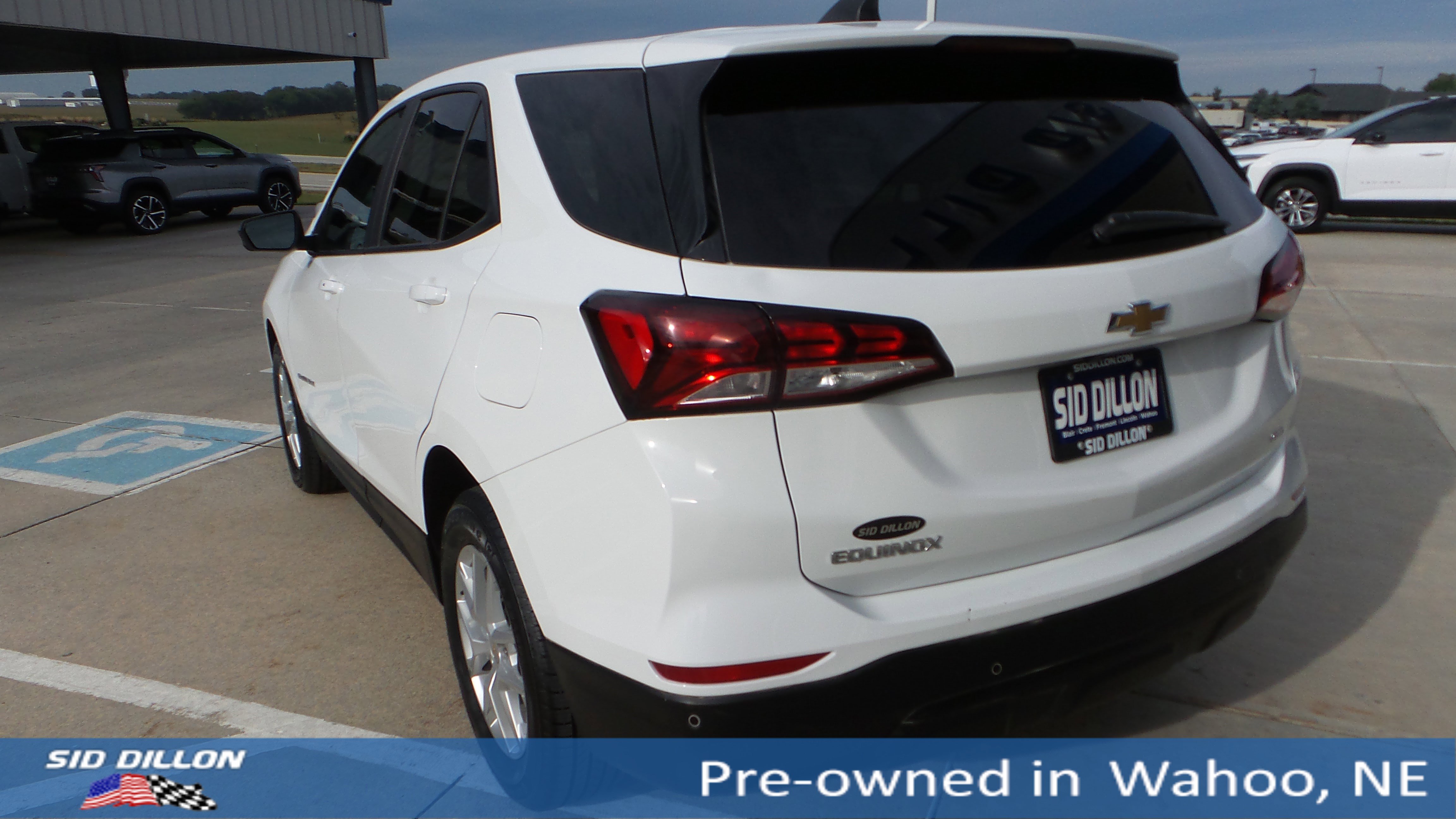 2022 Chevrolet Equinox LS photo 3