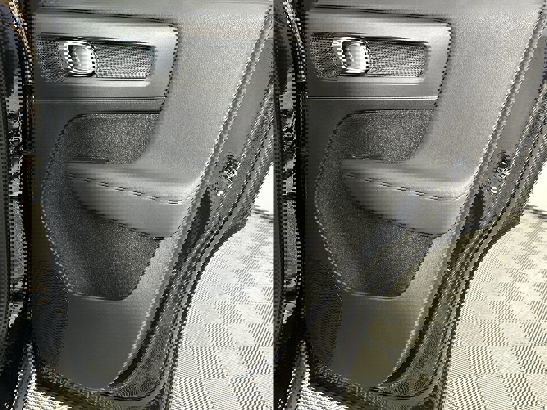 2025 Volvo XC40 Core photo 24
