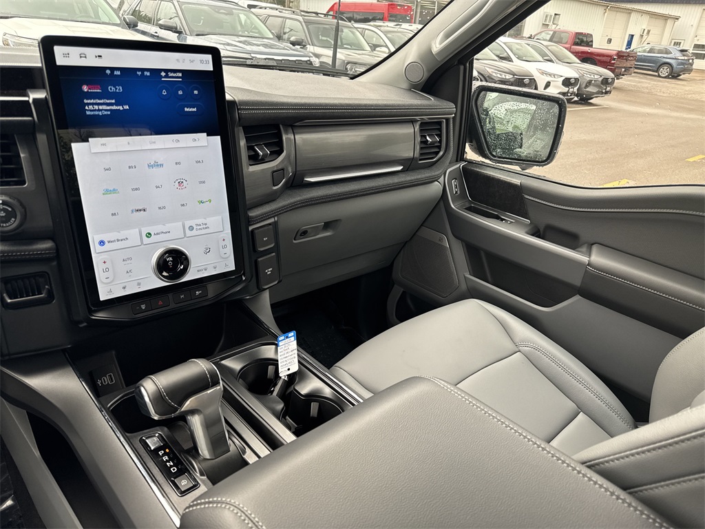 2025 Ford F-150 Lightning photo 26