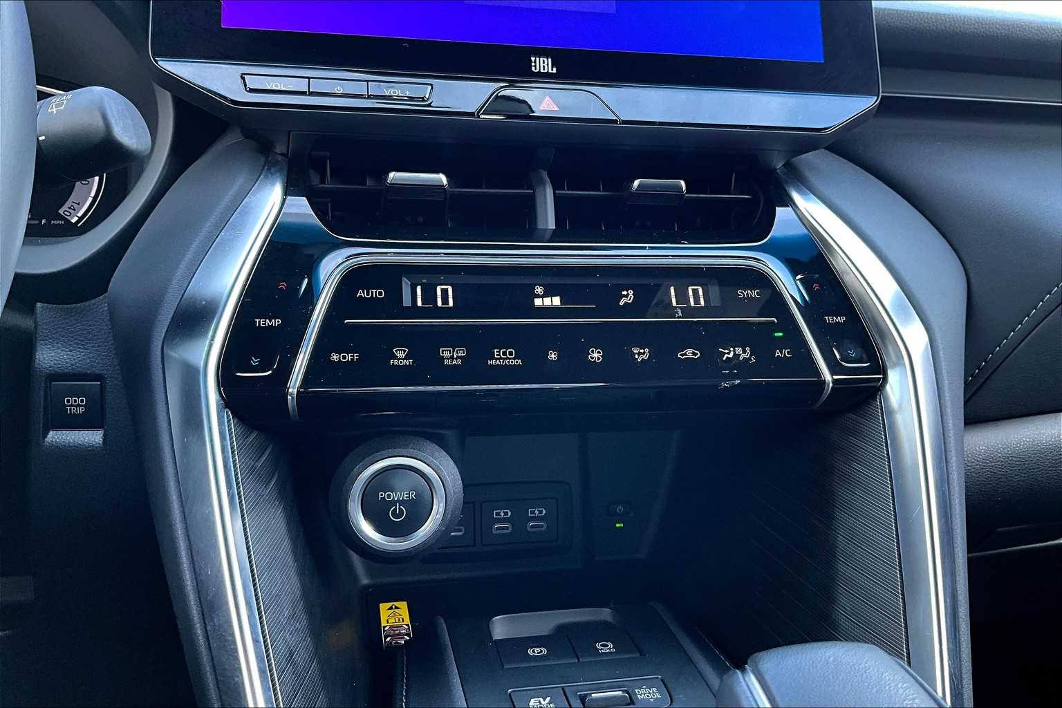 2023 Toyota Venza Limited photo 23