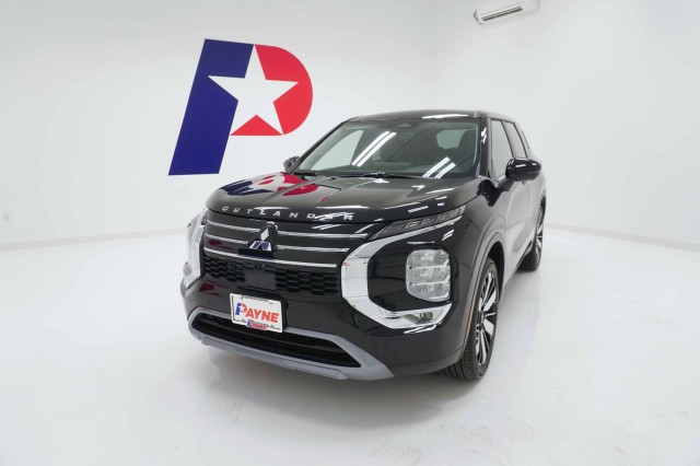 2026 Mitsubishi Outlander SE's photo