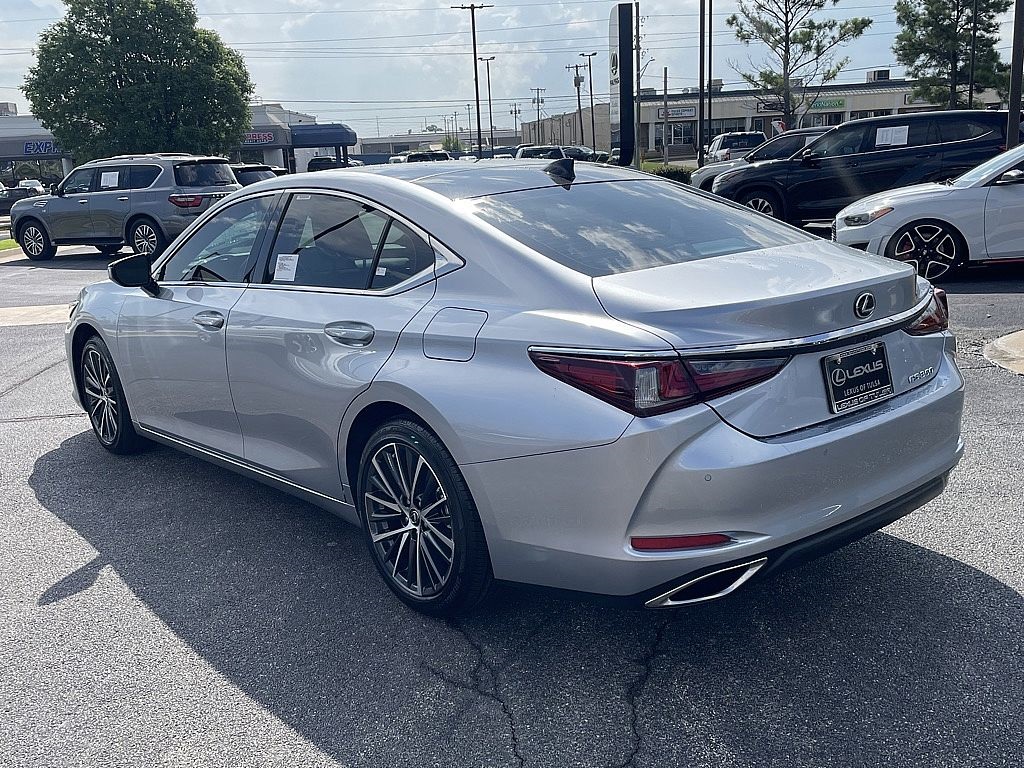 2025 Lexus ES 350 photo 4