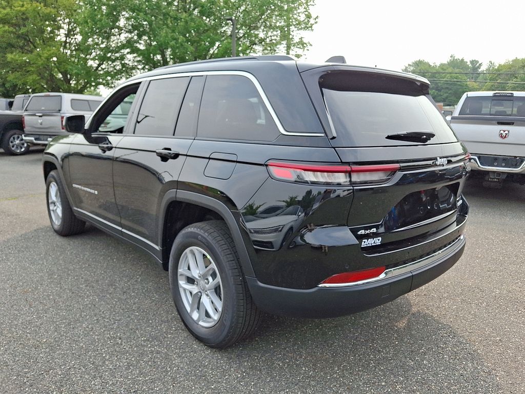 2025 Jeep Grand Cherokee Laredo X photo 2