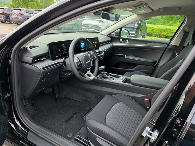 2025 Kia K5 LXS photo 13
