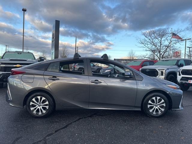 2022 Toyota Prius Prime XLE photo 2