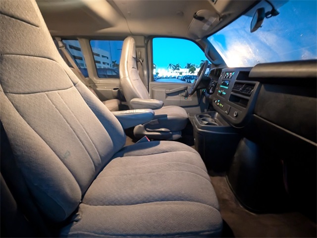 2016 Chevrolet Express 3500 LT photo 10