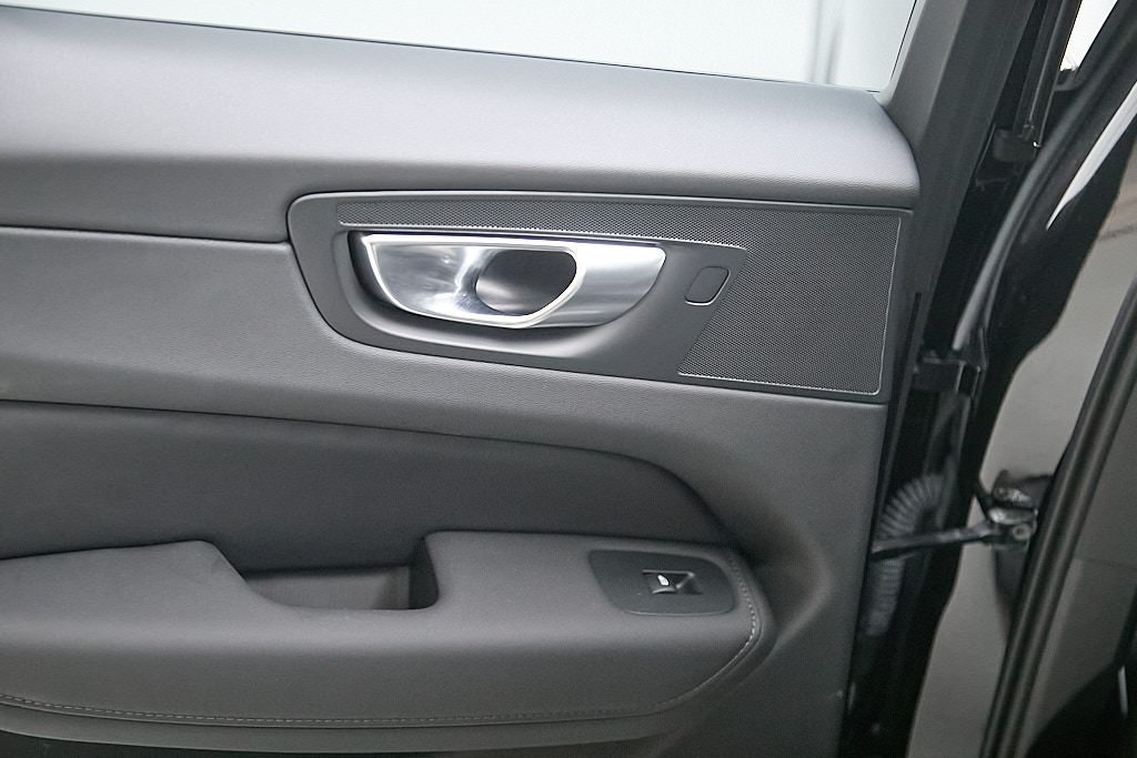 2026 VOLVO XC60 - Image 18