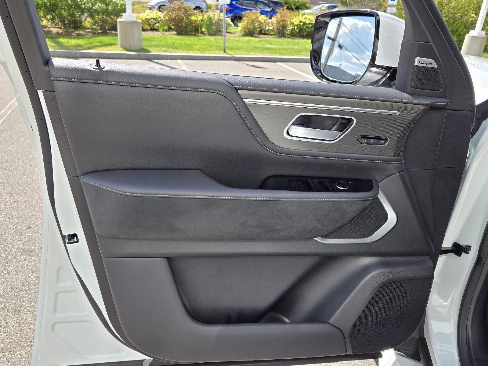 2026 Infiniti QX80 Luxe photo 7