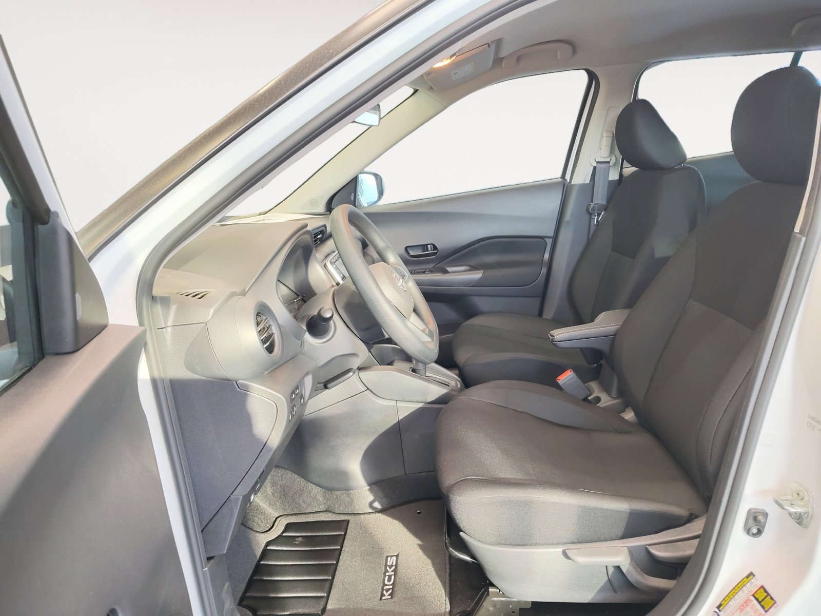 2025 Nissan Kicks Play S photo 19