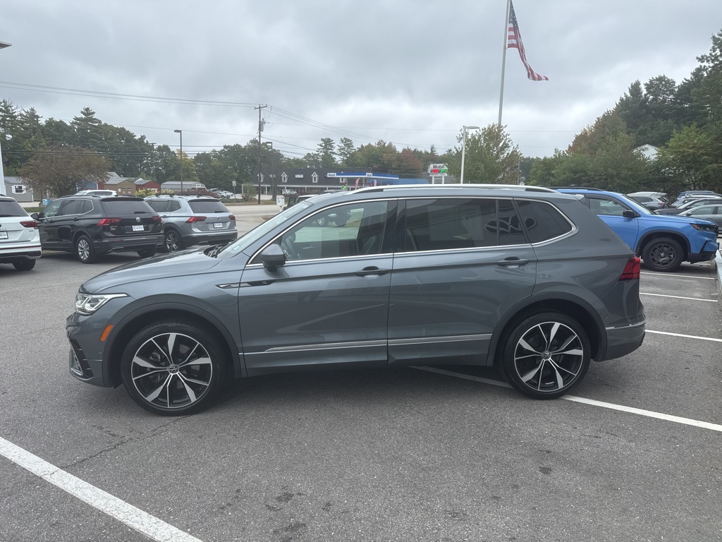 2022 Volkswagen Tiguan SEL Premium R-Line photo 3