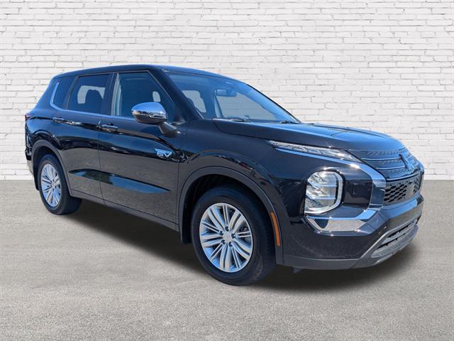 2025 Mitsubishi Outlander Plug-in Hybrid ES's photo