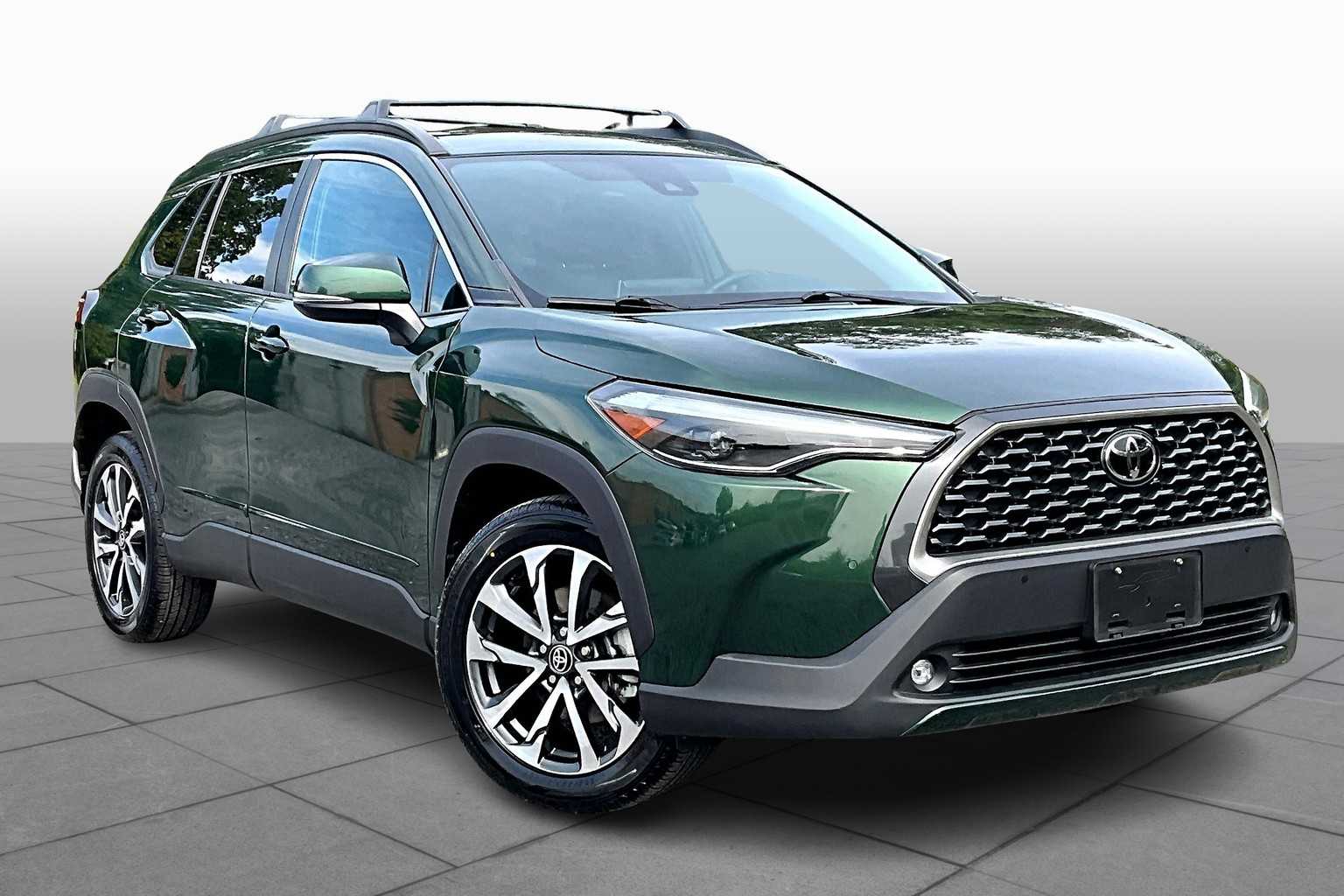 2022 Toyota Corolla Cross XLE photo 2