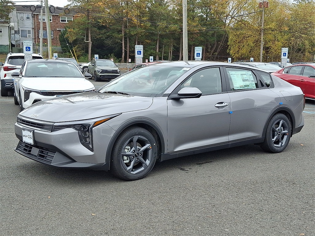 2025 Kia K4 LXS photo 2