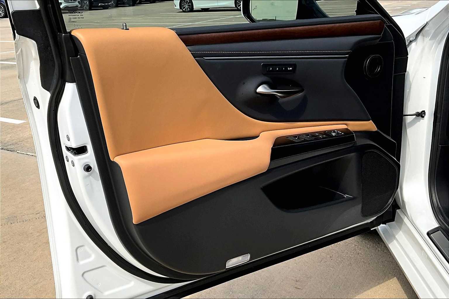 2025 Lexus ES Luxury photo 19