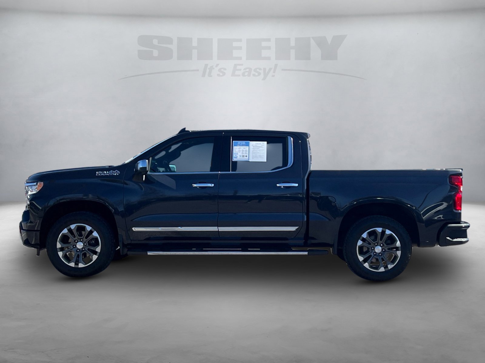 2024 Chevrolet Silverado 1500 High Country photo 3