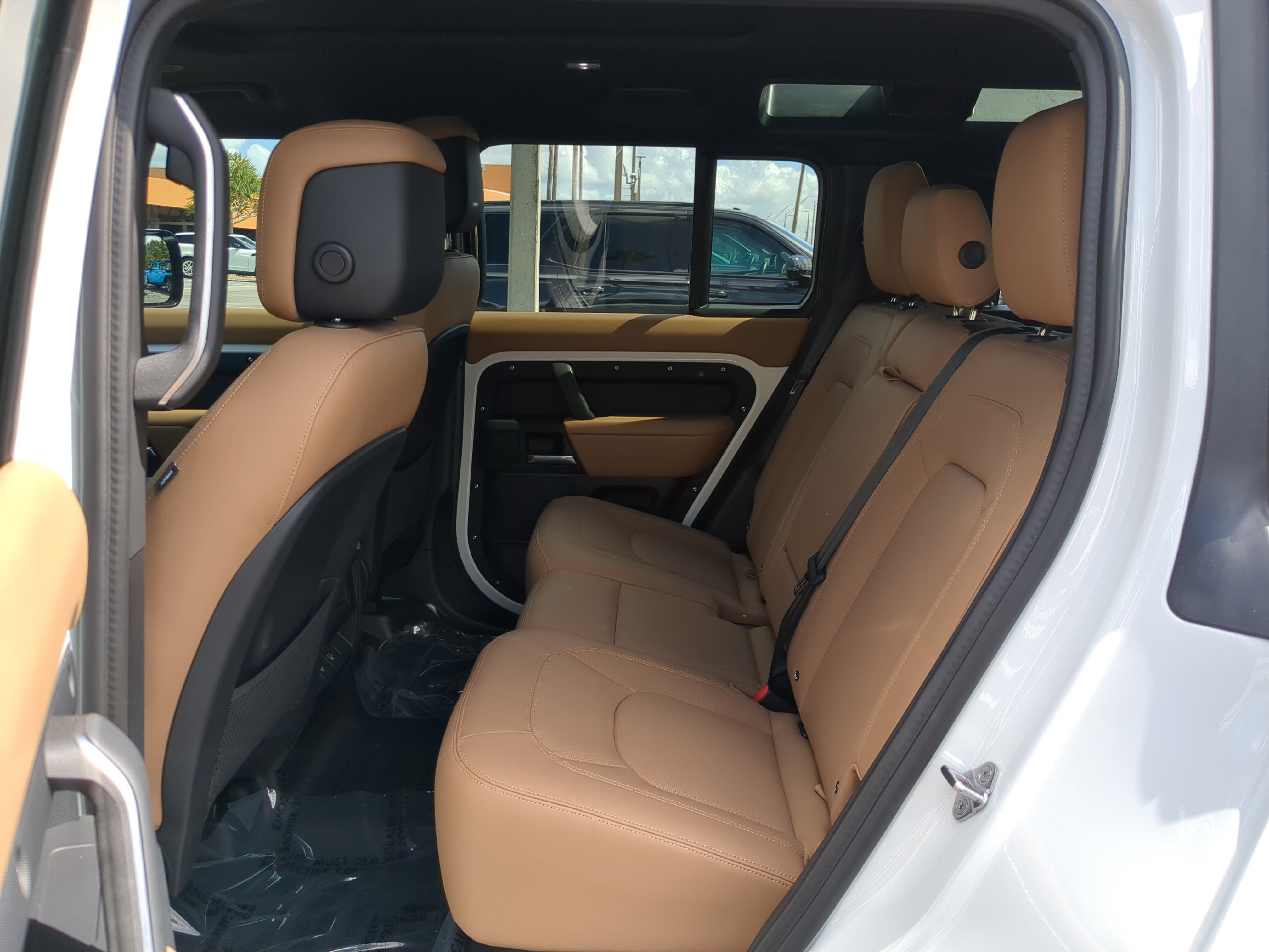 2025 Land Rover Defender 110 X-Dynamic SE photo 3