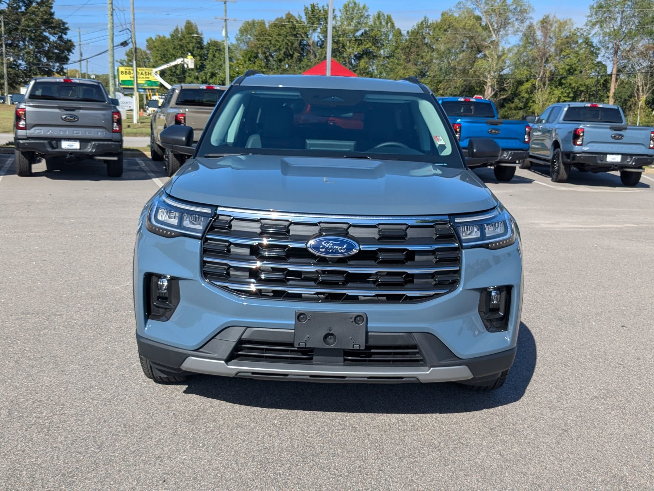 2025 Ford Explorer photo 3
