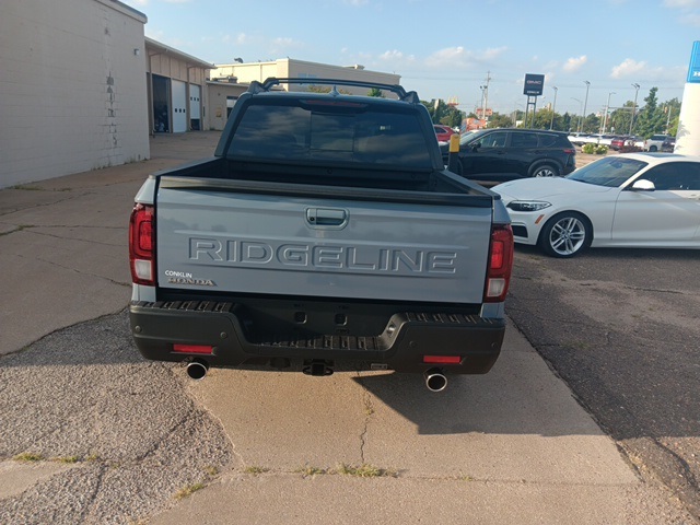 2025 Honda Ridgeline Black Edition photo 4