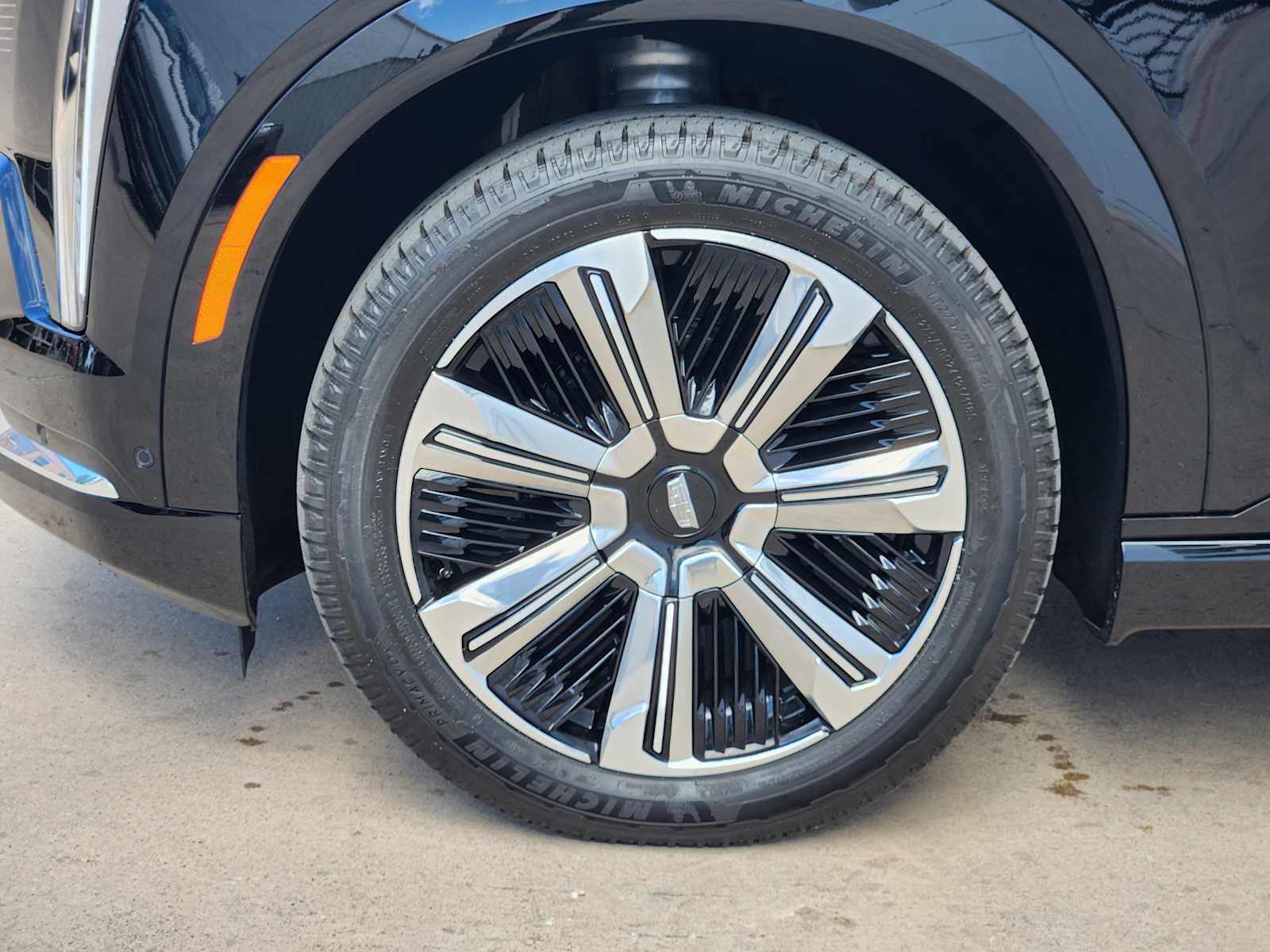 2025 Cadillac Escalade IQ Luxury photo 6
