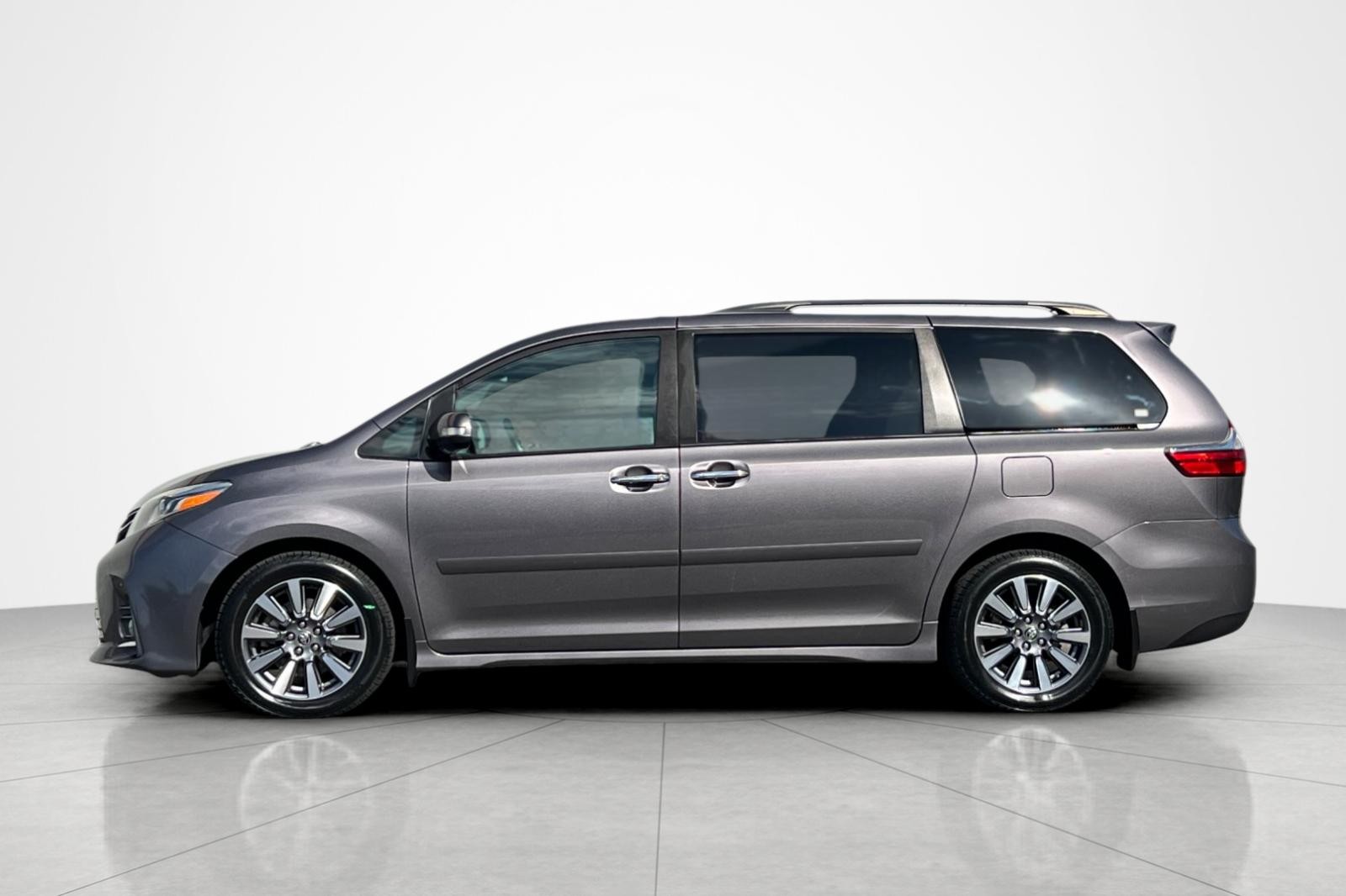 2020 Toyota Sienna Limited photo 2
