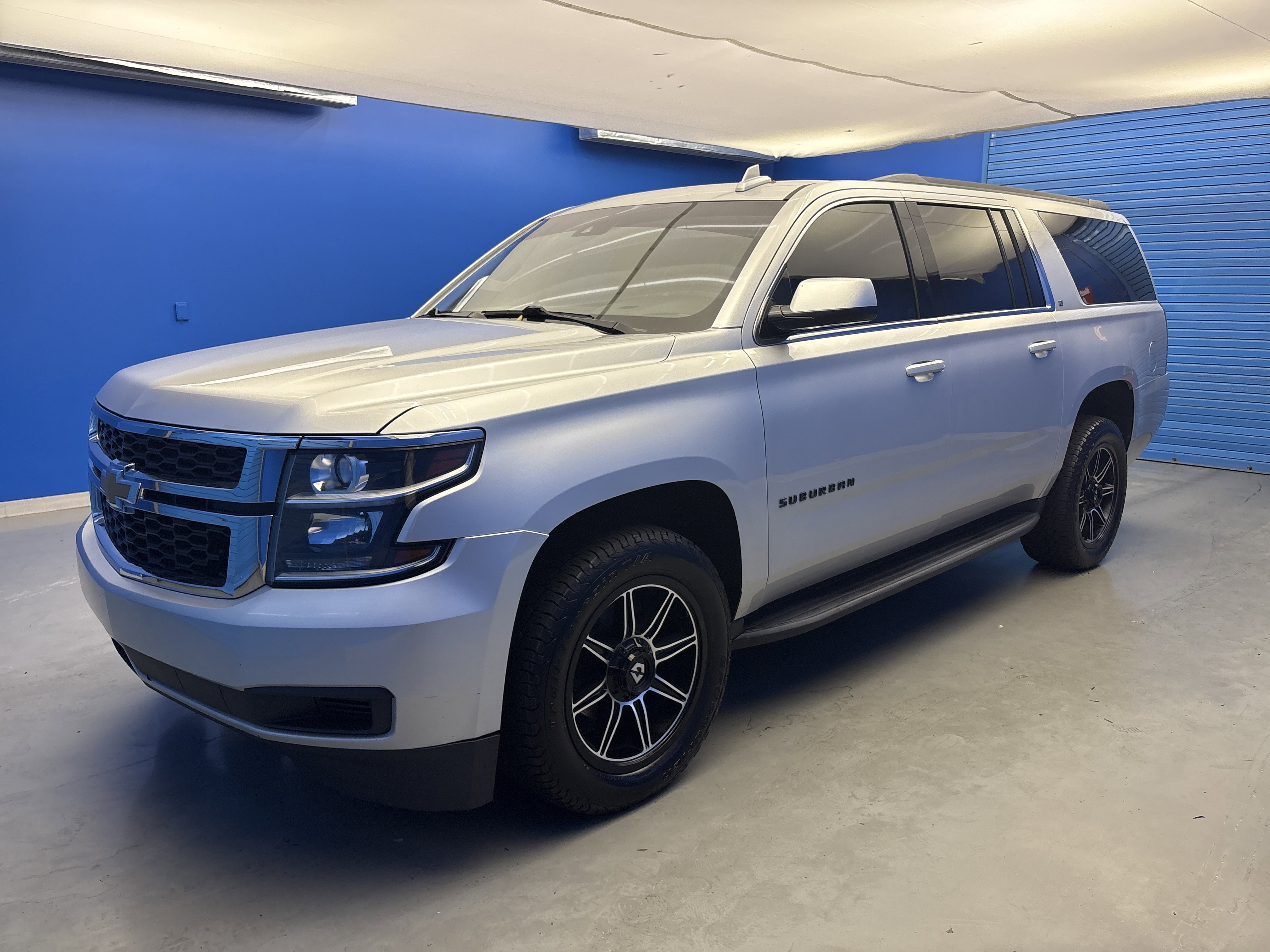 2020 Chevrolet Suburban LT photo 4