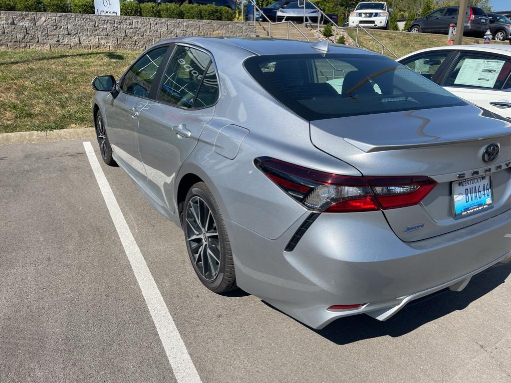 2021 Toyota Camry SE photo 5
