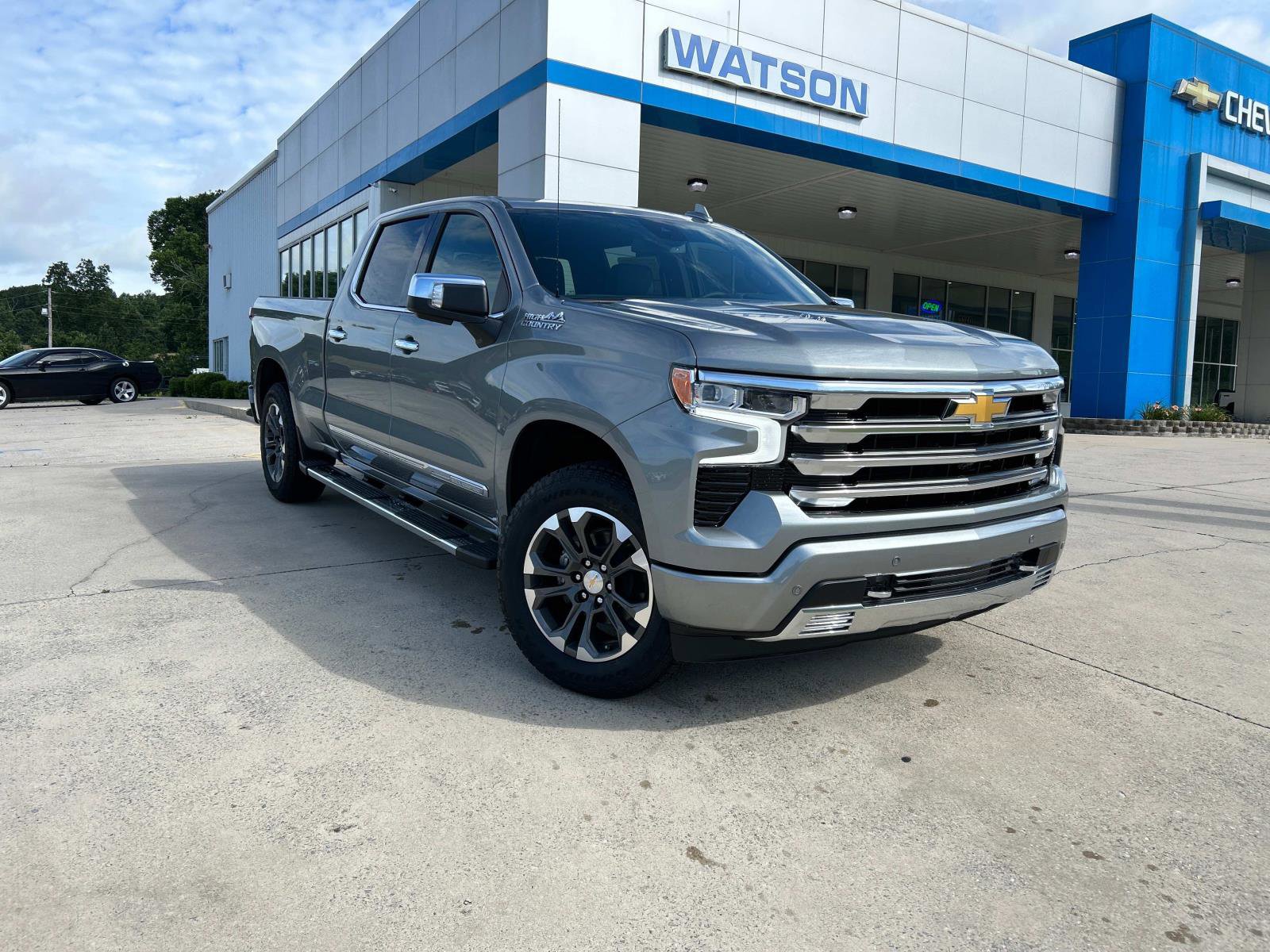 2025 Chevrolet Silverado 1500 High Country photo 2
