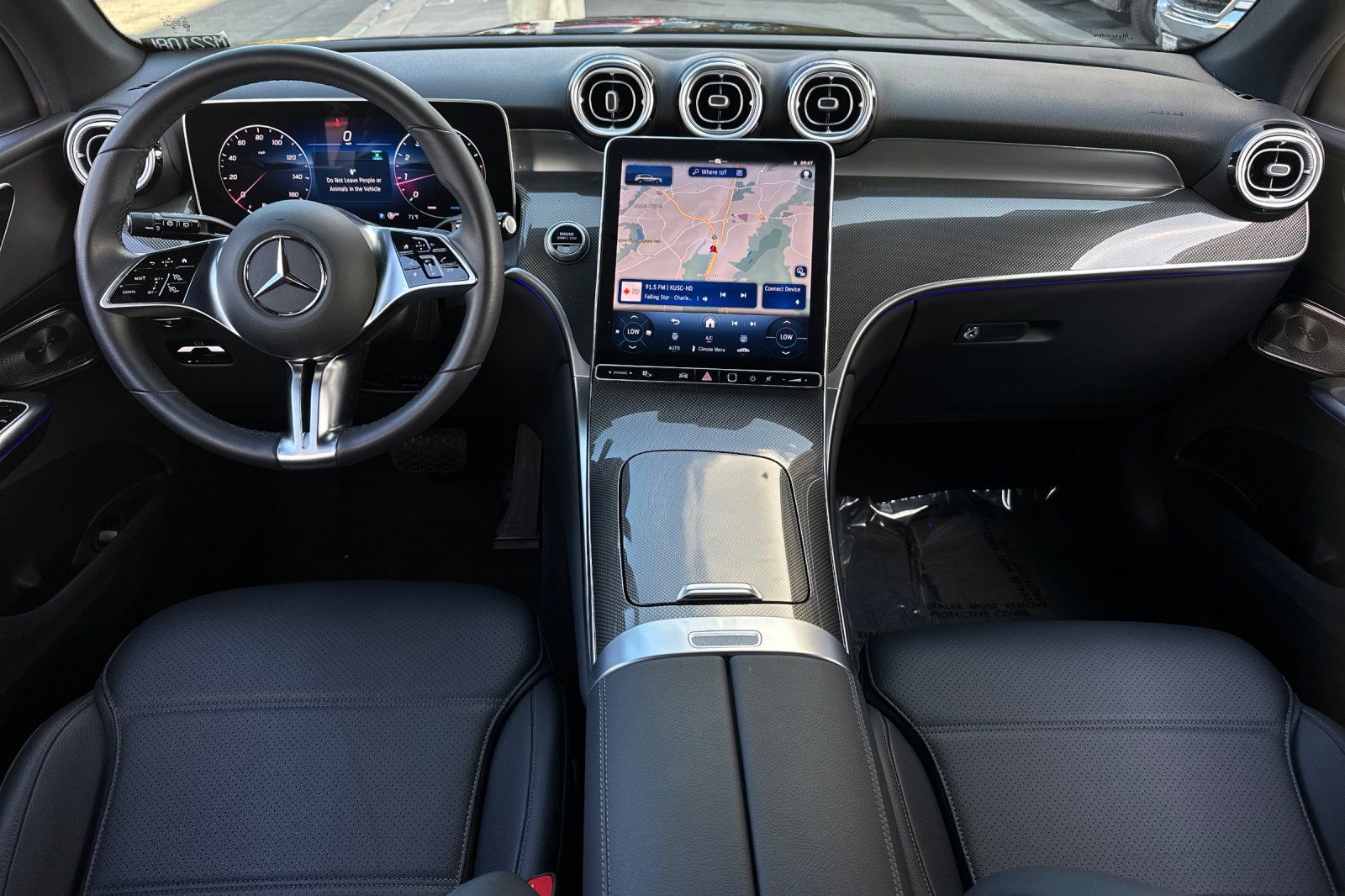 2025 Mercedes Benz GLC 300 photo 2