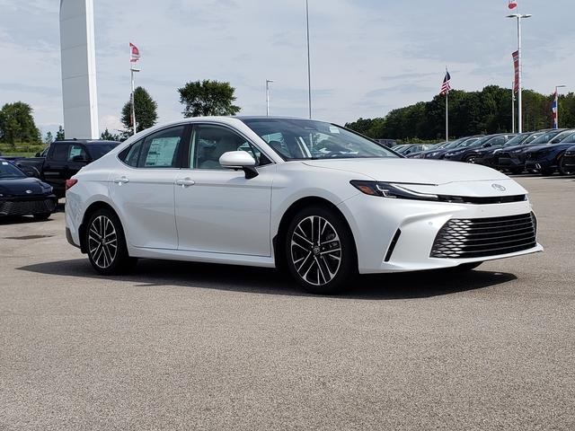2025 Toyota Camry XLE photo 3