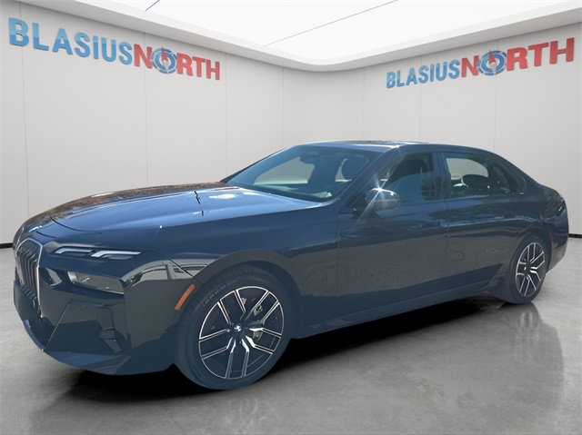 2025 BMW 7 Series 740i's photo