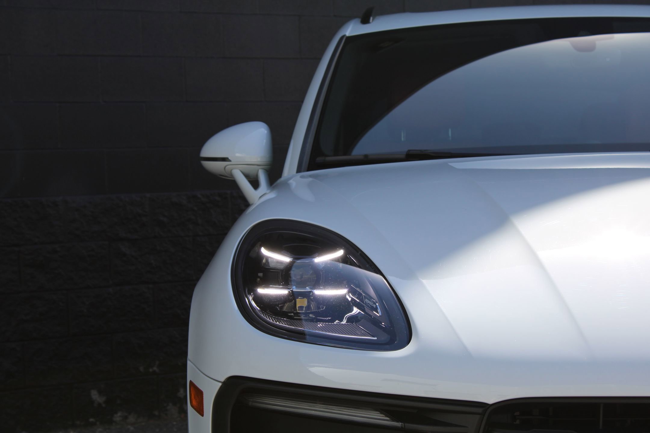 2023 Porsche Macan T photo 12