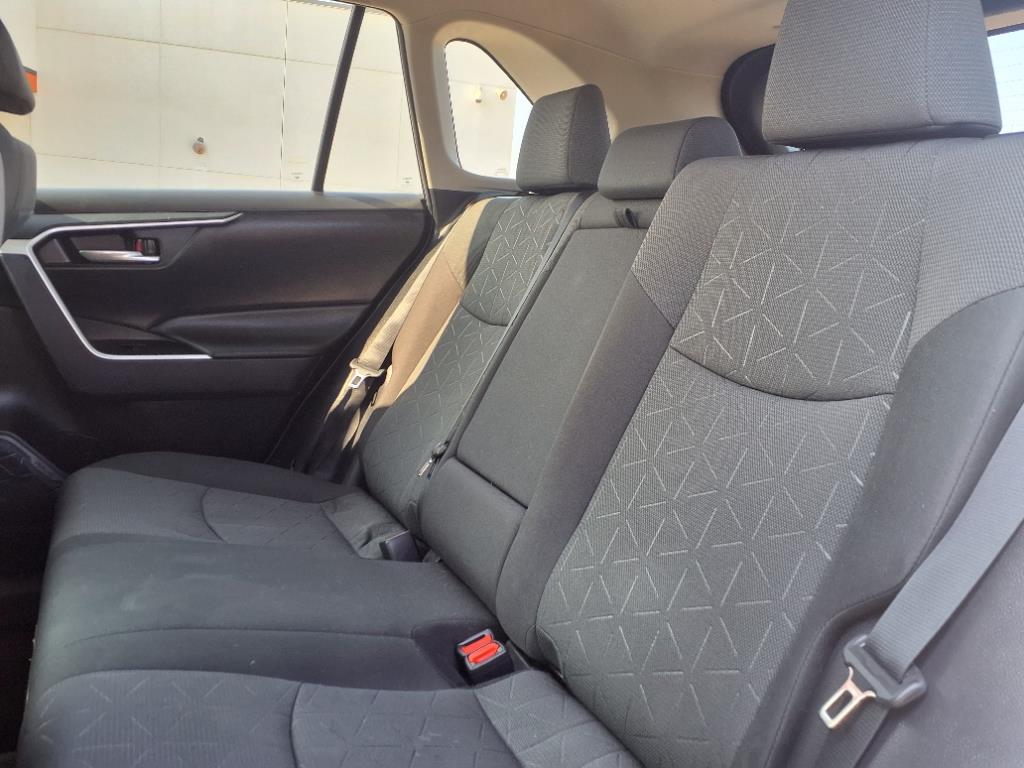2021 Toyota RAV4 XLE photo 5