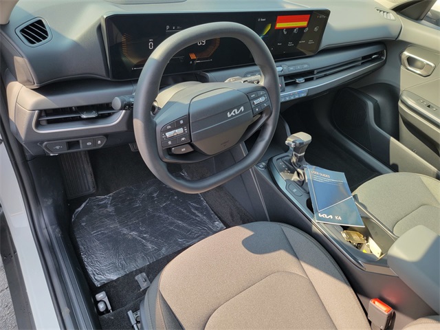 2025 Kia K4 LXS photo 12