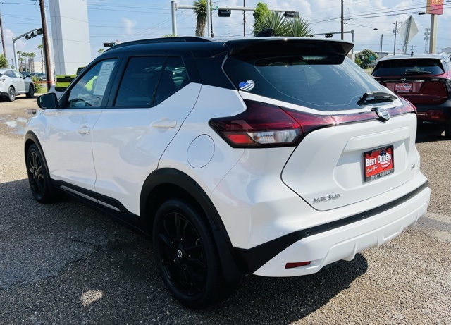2021 Nissan Kicks SR photo 2