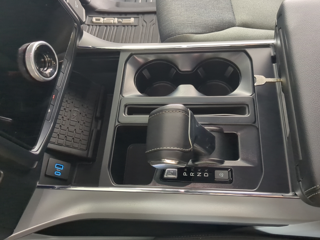 2024 Ford F-150 Lightning photo 16