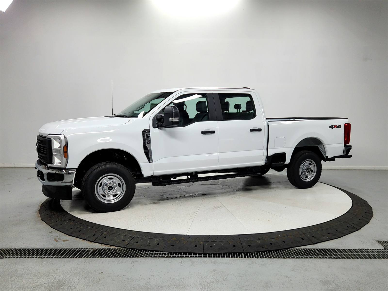 2025 Ford F-250 XL photo 3