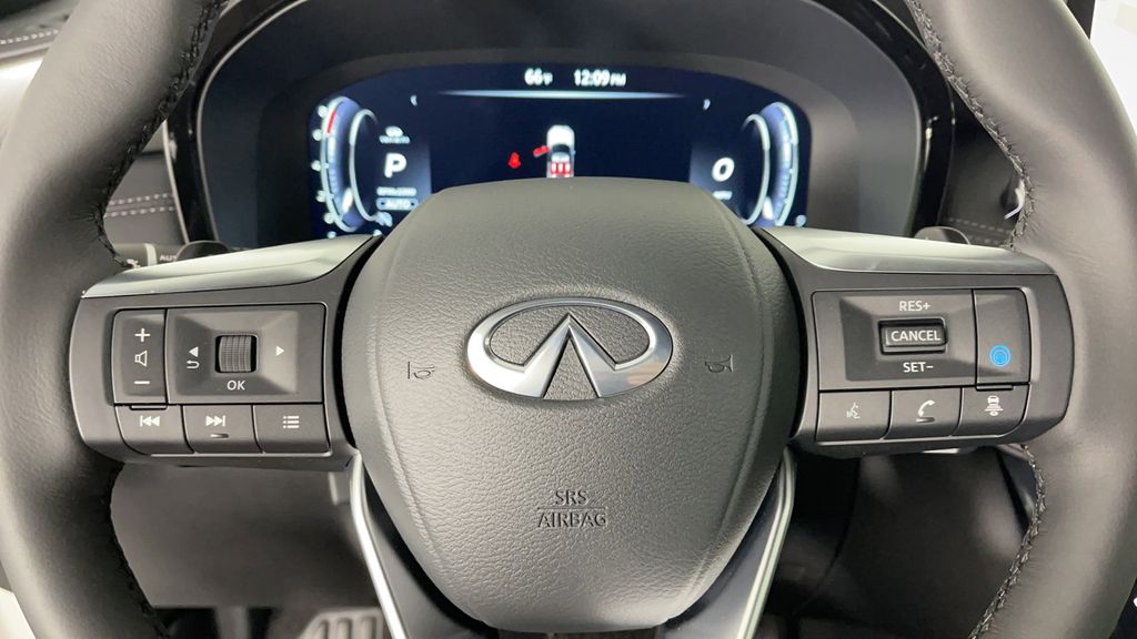 New 2025 White INFINITI LUXE image 24