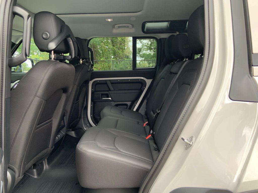 2026 Land Rover Defender 110 S photo 13